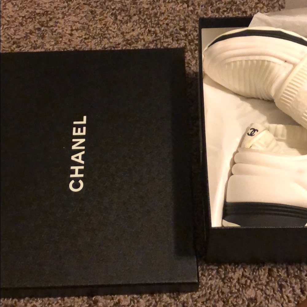 Chanel size 37.5 trainers - Picture 2 of 3